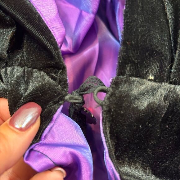 Ladies Long‎ Black Velvet Hooded Robe with Purple Satin Lining One Size - Picture 8 of 11